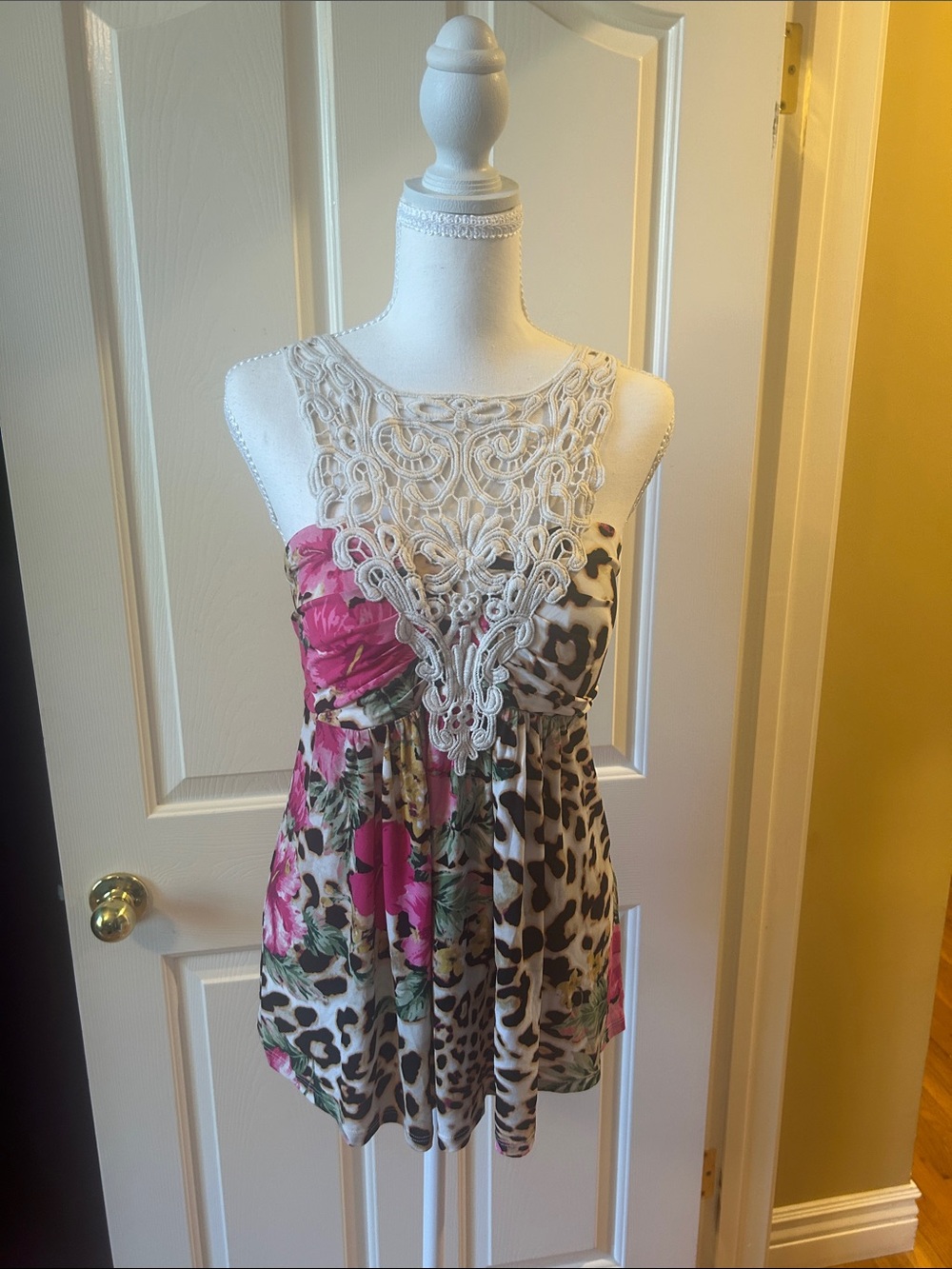 Boston Proper Cream Crochet-Neck Floral & Leopard Print Camisole in Pink